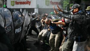 Lee más sobre el artículo Denunciaron penalmente a la Policía de la Ciudad por el violento accionar durante la marcha para al Ministerio de Capital Humano