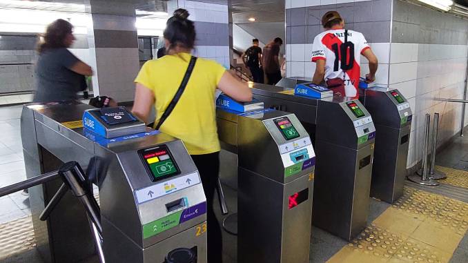 En este momento estás viendo Legisladores porteños presentaron un amparo para frenar los tarifazos en el Subte