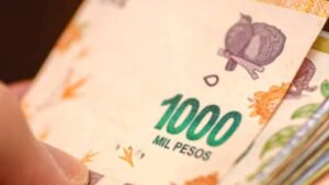 Lee más sobre el artículo El piso para no ser considerado pobre es de 1.26 millones de pesos