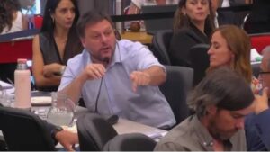 Lee más sobre el artículo Fuerte discución entre Tetaz y Santoro por la fuga de presos en la Ciudad de Buenos Aires