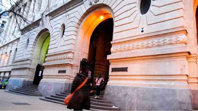 En este momento estás viendo Profesores del Nacional Buenos Aires no entregarán las calificaciones en reclamo por mejoras salariales