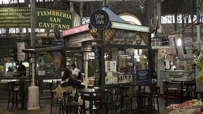 En este momento estás viendo El Mercado de San Telmo está perdiendo a los últimos comercios históricos que lo conformaban