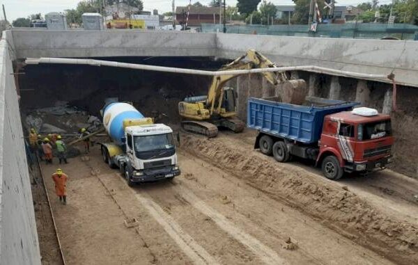 Por el Plan Urbano Ambiental de la Ciudad se inicia la construcción de un paso bajo nivel en Caballito